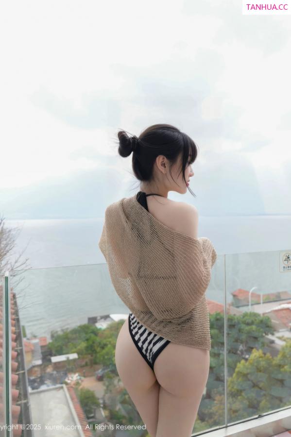 白露小猪  [XiuRen]高清写真图 2025.08.27 No.10698 白露lulu 黑白色比基尼第14张图片
